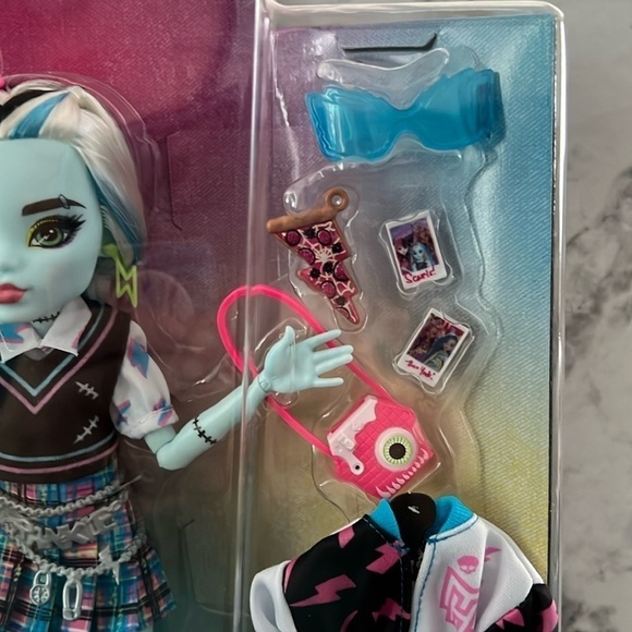 Monster High Doll Frankie Stein with Accessories & Pet Posable - Picture 5 of 9